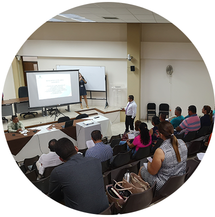 personas en capacitación